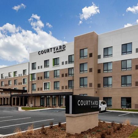 Отель Courtyard By Marriott East Lansing Okemos Экстерьер фото