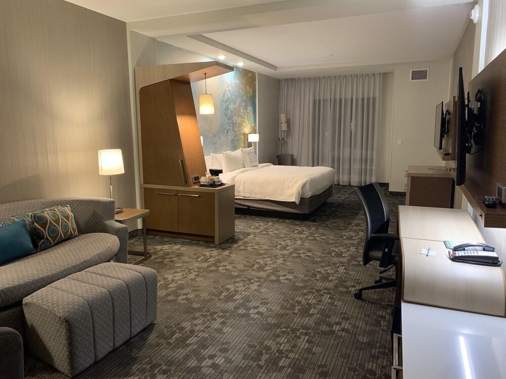 Отель Courtyard By Marriott East Lansing Okemos Экстерьер фото