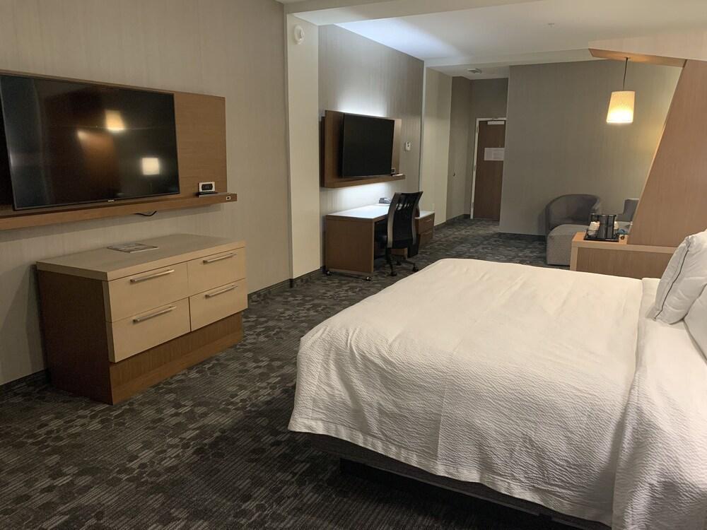 Отель Courtyard By Marriott East Lansing Okemos Экстерьер фото